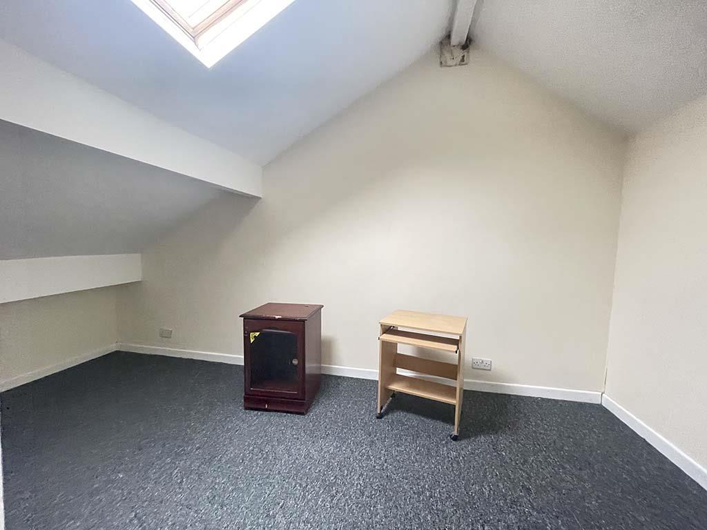 4 bedroom flat To Let in Barnoldswick - Bedroom Two